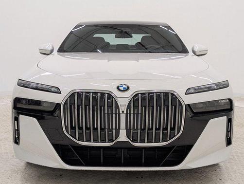 2023 BMW 740 i