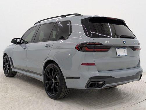 2025 BMW X7 M60i