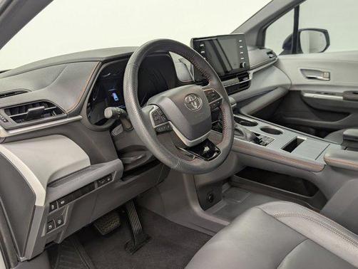 2022 Toyota Sienna XSE 7 Passenger