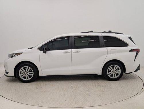 2022 Toyota Sienna XSE 7 Passenger