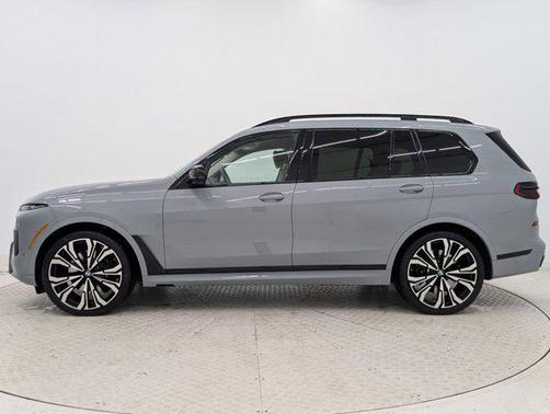 2023 BMW X7 M60i