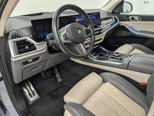 2023 BMW X7 M60i