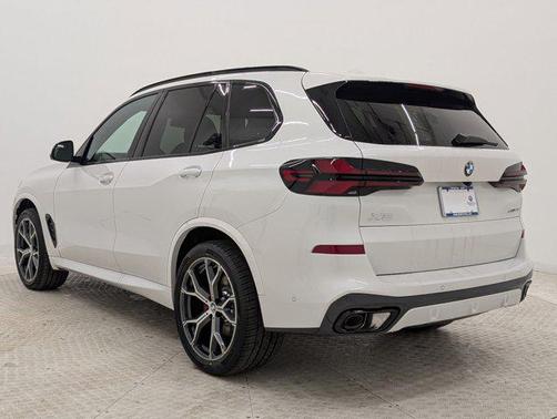 Mineral White Metallic 2026 BMW X5 sDrive40i