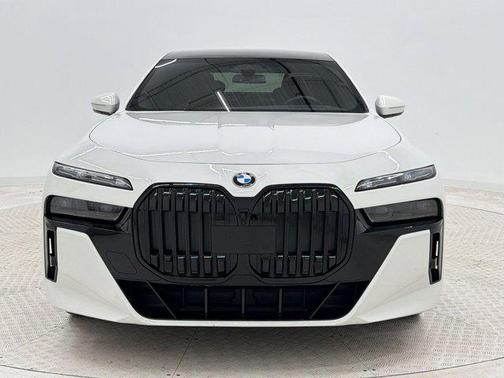 Alpine White 2023 BMW 760 i xDrive