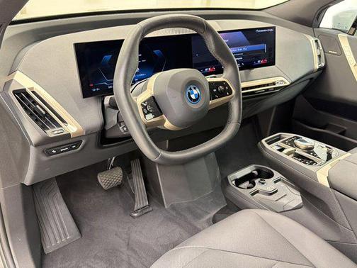 Mineral White Metallic 2024 BMW iX xDrive50