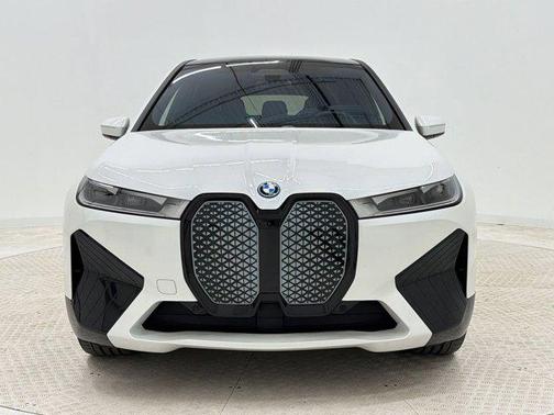Mineral White Metallic 2024 BMW iX xDrive50
