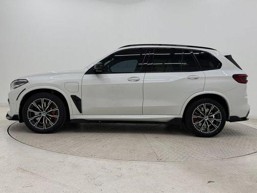 Mineral White Metallic 2023 BMW X5 PHEV xDrive45e