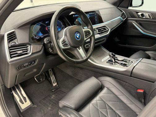 Mineral White Metallic 2023 BMW X5 PHEV xDrive45e