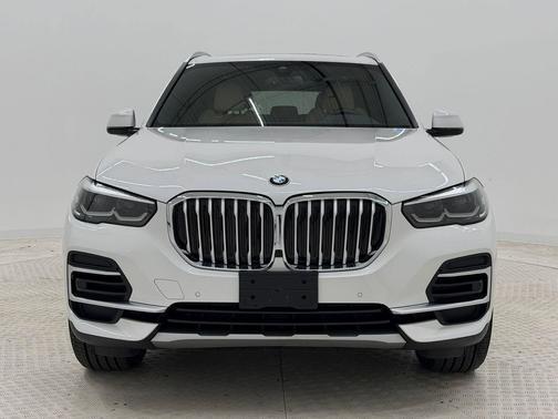 Mineral White Metallic 2022 BMW X5 sDrive40i