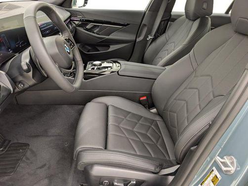 Cape York Green Metallic 2026 BMW 530 530i