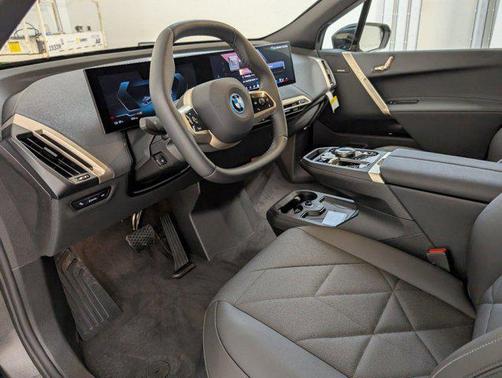 2025 BMW iX xDrive50