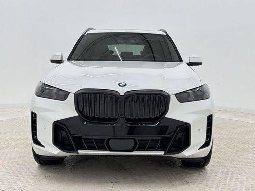 Mineral White Metallic 2026 BMW X5 xDrive40i