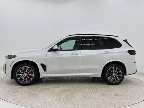 Mineral White Metallic 2026 BMW X5 xDrive40i