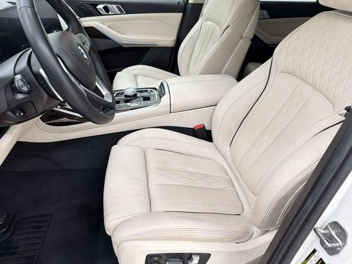 Alpine White 2024 BMW X7 xDrive40i