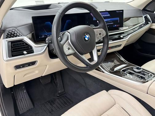 Alpine White 2024 BMW X7 xDrive40i