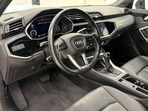 Mythos Black Metallic 2019 Audi Q3 Premium Plus