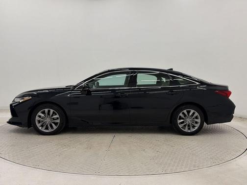 Midnight Black Metallic 2022 Toyota Avalon XLE