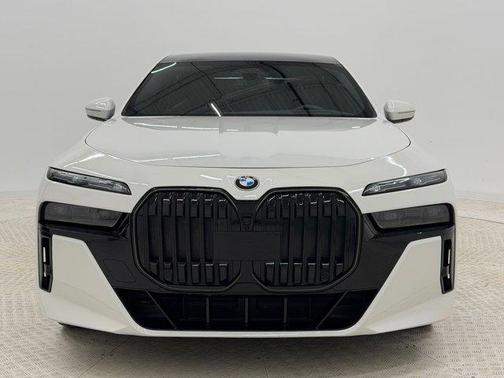 Alpine White 2024 BMW 760 xDrive