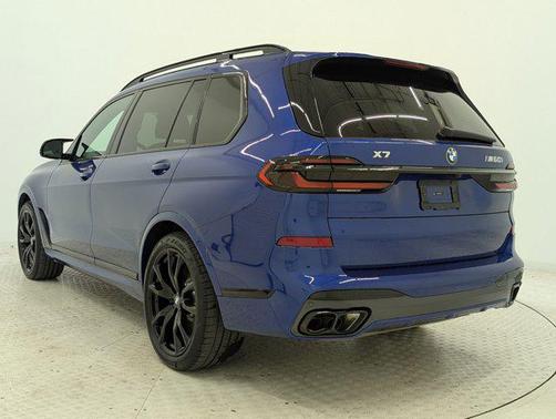 2025 BMW X7 M60i