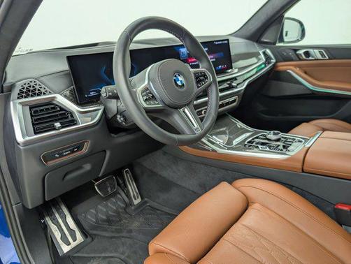 2025 BMW X7 M60i