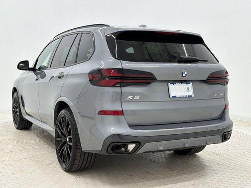 Skyscraper Grey Metallic 2026 BMW X5 xDrive40i