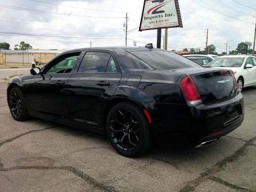 2019 Chrysler 300 S