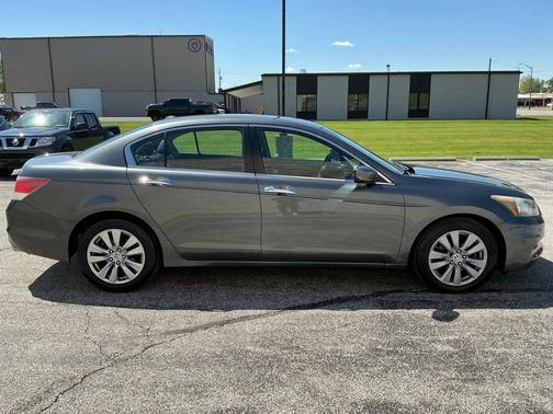 Polished Metal Metallic 2011 Honda Accord SE