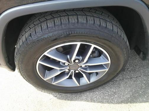 Diamond Black Crystal Pearlcoat 2020 Jeep Grand Cherokee Limited