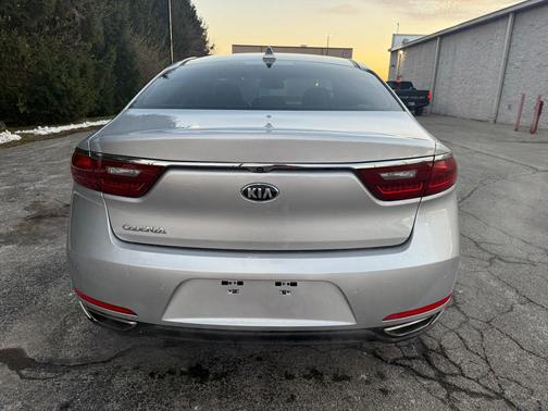 2017 Kia Cadenza Premium