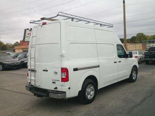 2013 Nissan NV Cargo NV3500 HD S V8