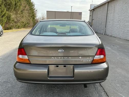 1999 Nissan Altima XE