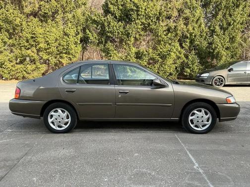 1999 Nissan Altima XE