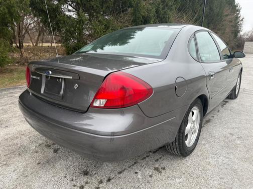 2002 Ford Taurus SE