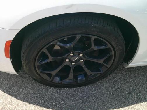 Bright White Clearcoat 2019 Chrysler 300 S