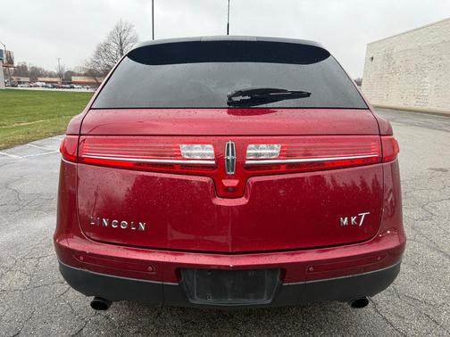 2017 Lincoln MKT Elite