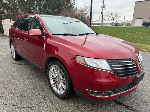 2017 Lincoln MKT Elite