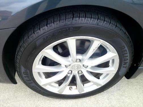 2015 INFINITI Q60 Base