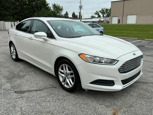White 2013 Ford Fusion SE