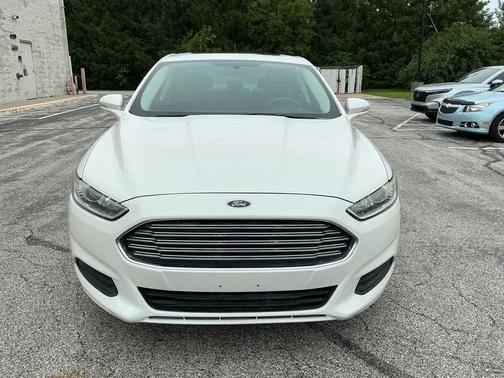 White 2013 Ford Fusion SE