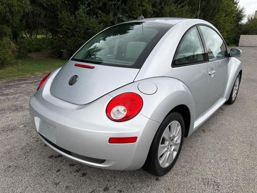 2008 Volkswagen New Beetle S