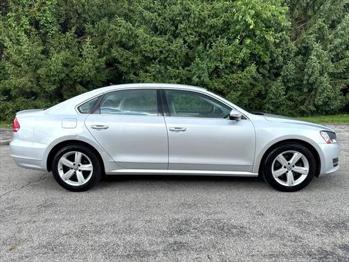2012 Volkswagen Passat 2.5 SE