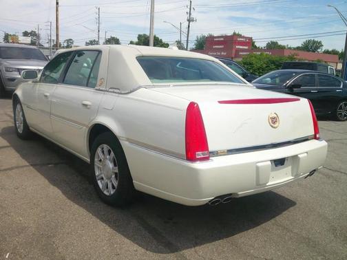 White 2010 Cadillac DTS Base