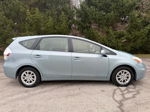 2014 Toyota Prius v Three