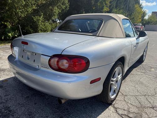 2004 Mazda MX-5 Miata LS