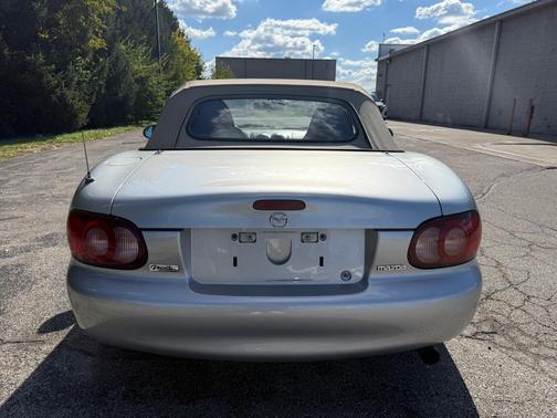 2004 Mazda MX-5 Miata LS