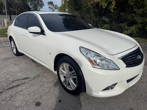 2015 INFINITI Q40 Base