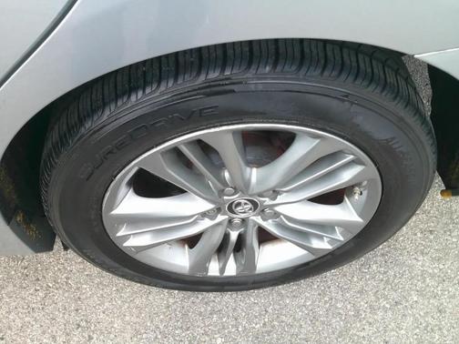 Celestial Silver Metallic 2015 Toyota Camry SE