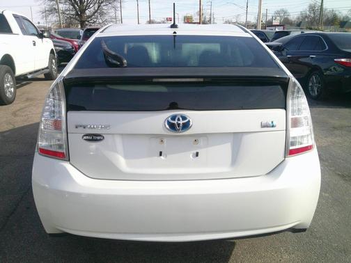 2010 Toyota Prius III