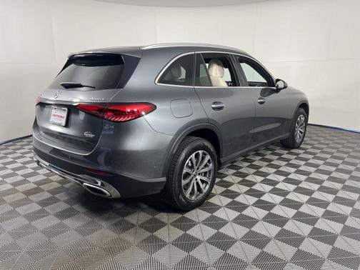 Selenite Grey Metallic 2023 Mercedes-Benz GLC 300 4MATIC