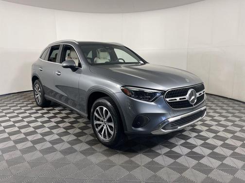 Selenite Grey Metallic 2023 Mercedes-Benz GLC 300 4MATIC